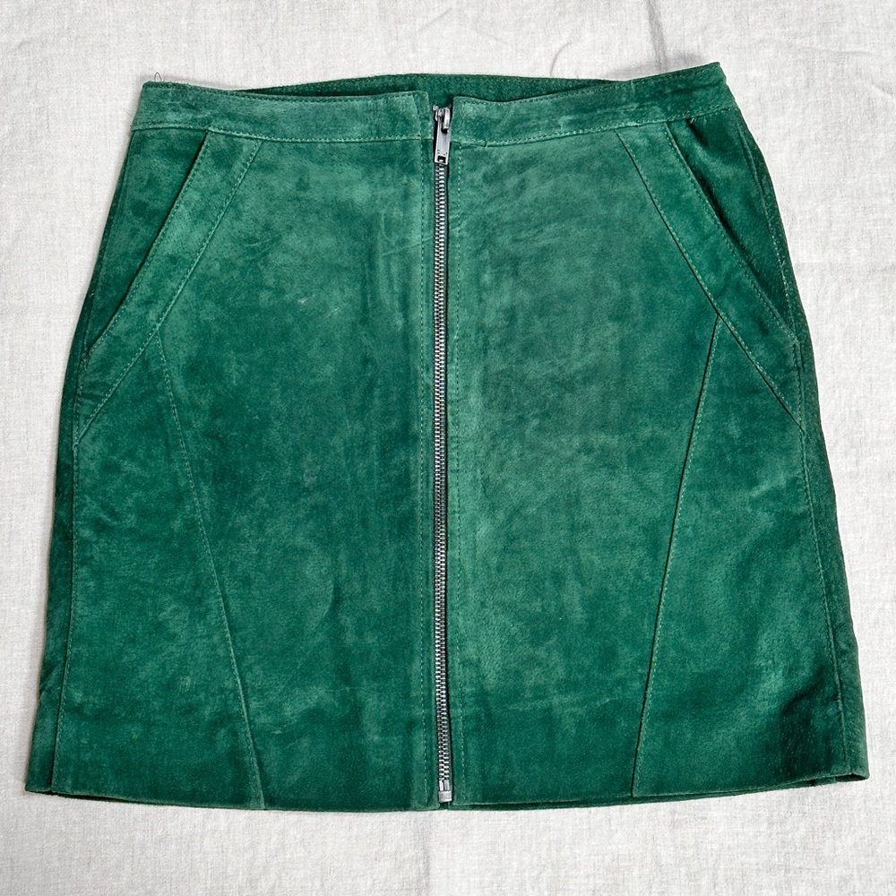 Only beautiful green leather mini skirt